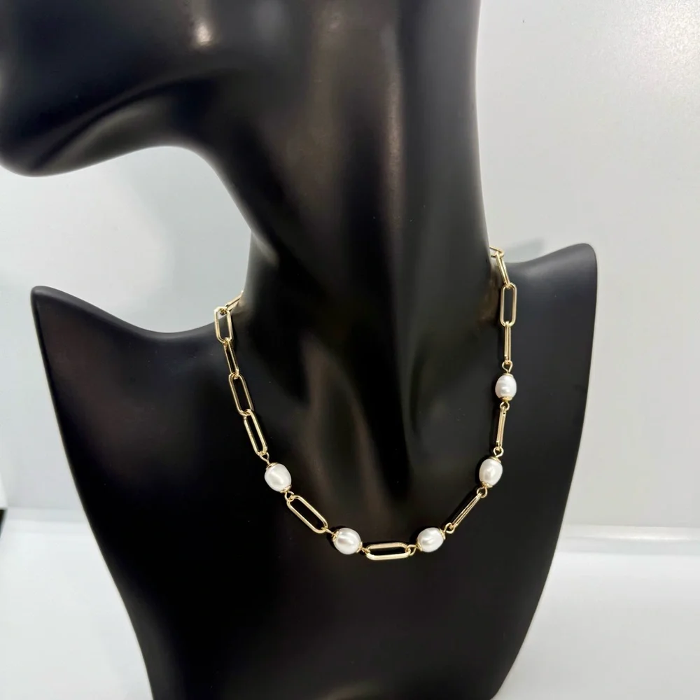Periwinkle by Barlow Gold and Pearl Necklace - Picture 1 of 4